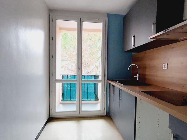 Location appartement, m² T 3 à Manosque, 680 €