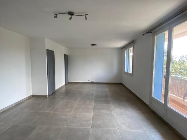 Location appartement, m² T 3 à Manosque, 742 €