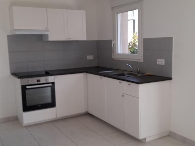 Location appartement, m² T 3 à Manosque, 857 €