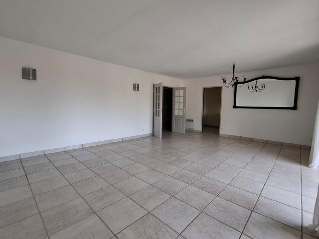 Location appartement, m² T 3 à Manosque, 980 €