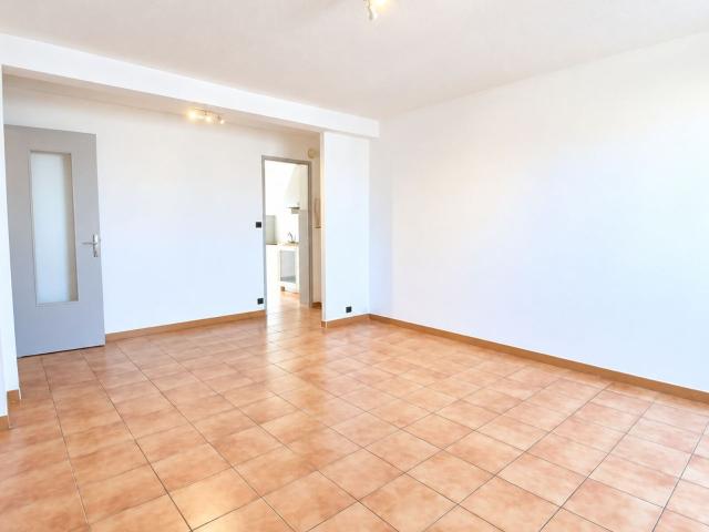 Location appartement, m² T 3 à Marseille 13, 831 €
