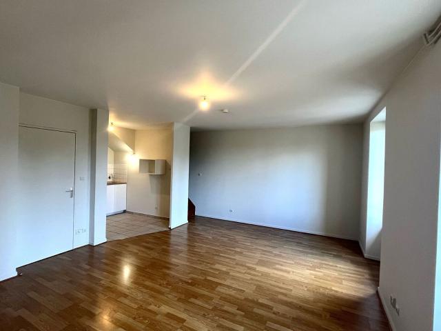 Location appartement, m² T 3 à Meaux, 943 €
