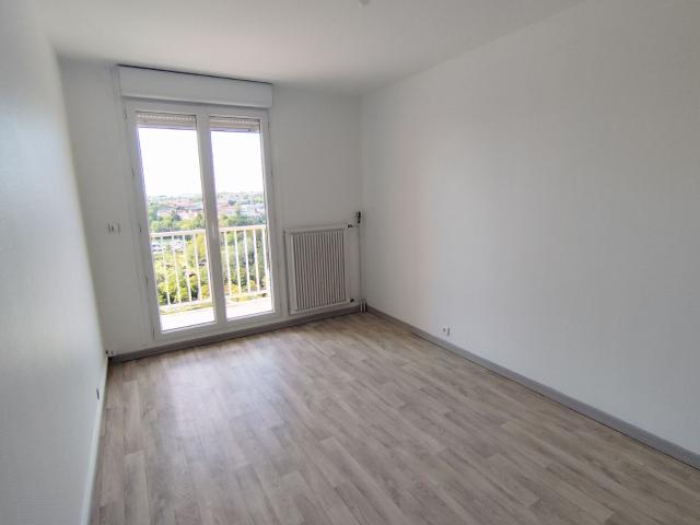 Location appartement, m² T 3 à Meaux, 917 €