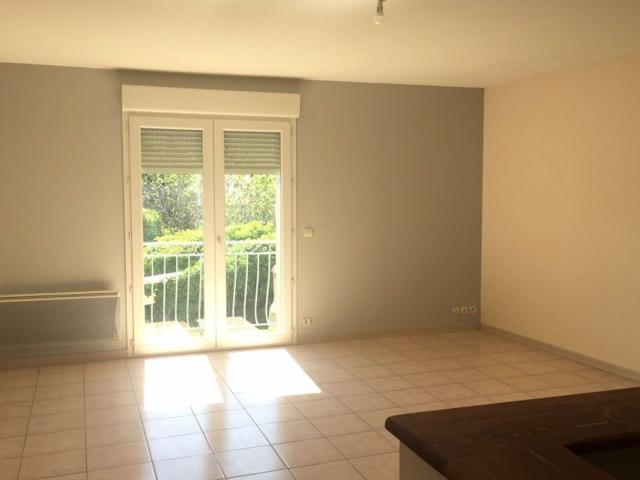 Location appartement, m² T 3 à Mèze, 710 €