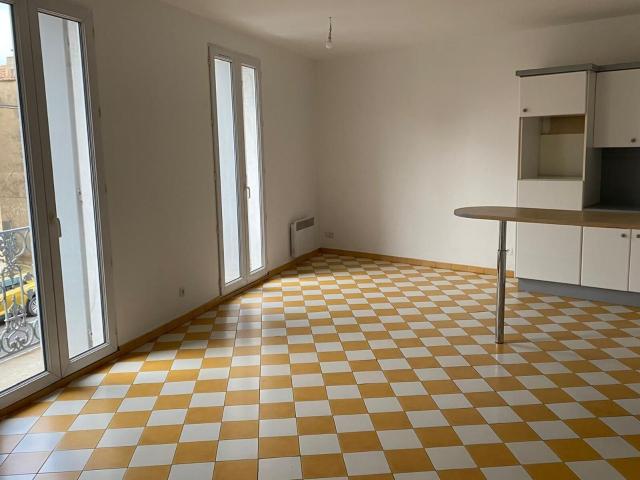 Location appartement, m² T 3 à Mèze, 750 €