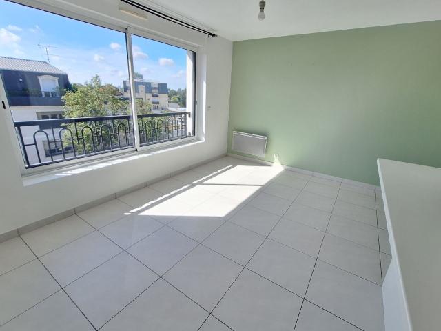 Location appartement, m² T 3 à Noisy le Grand, 1 100 €