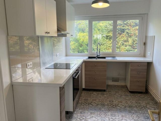 Location appartement, m² T 3 à Noisy le Roi, 1 409 €