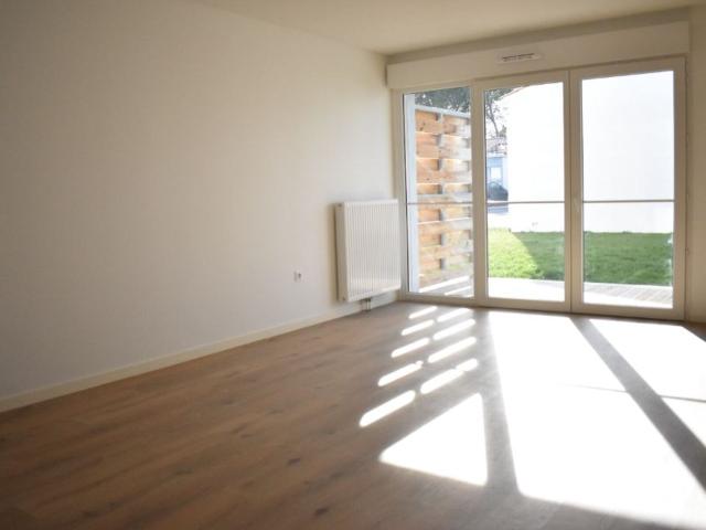Location appartement, m² T 3 à Angoulins, 882 €