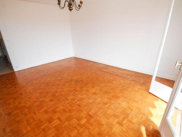 Location appartement, m² T 3 à Antibes, 1 233 €