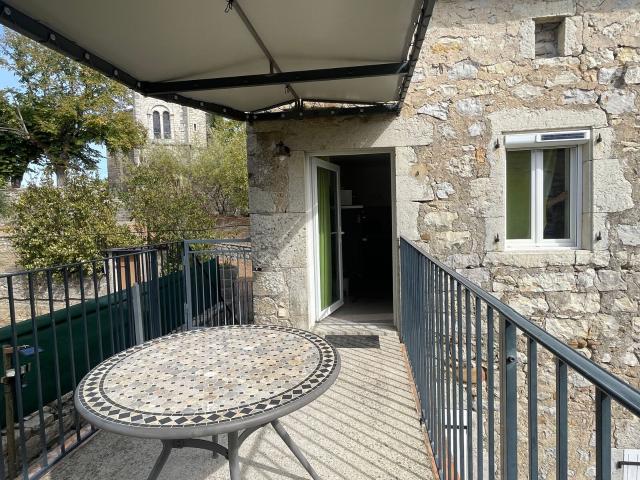 Location appartement, m² T 3 à Berrias et Casteljau, 600 €
