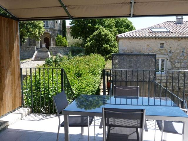 Location appartement, m² T 3 à Berrias et Casteljau, 750 €