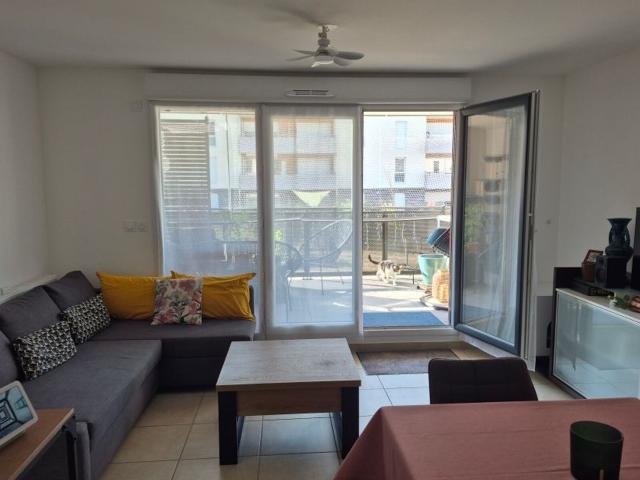Location appartement, m² T 3 à Cessy, 1 590 €
