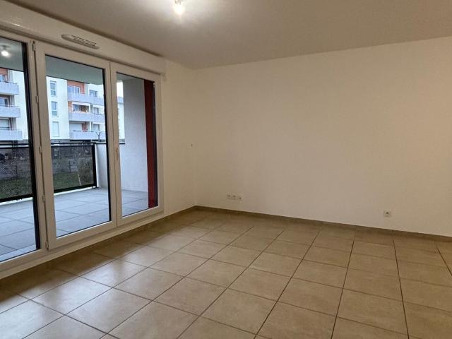 Location appartement, m² T 3 à Cessy, 1 590 €