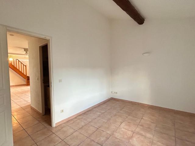 Location appartement, m² T 3 à Charleval, 760 €