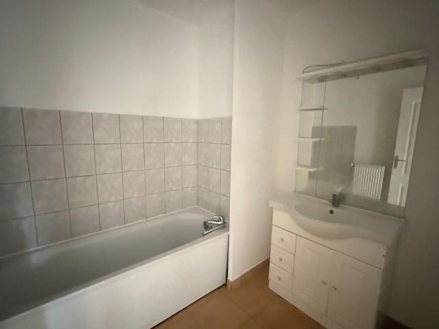 Location appartement, m² T 3 à Danizy, 800 €