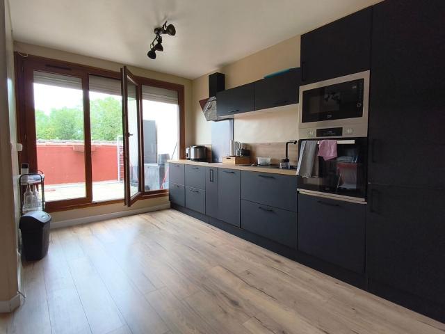 Location appartement, m² T 3 à Évry, 1 050 €