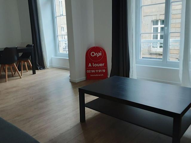 Location appartement, m² T 3 à Guingamp, 700 €