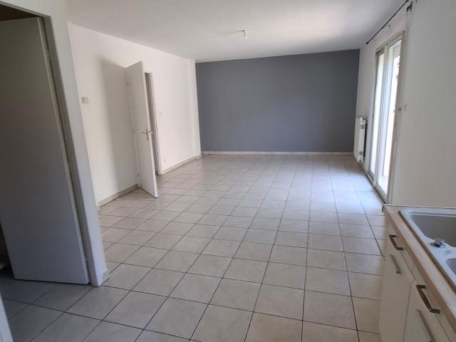 Location appartement, m² T 3 à Grisolles, 650 €
