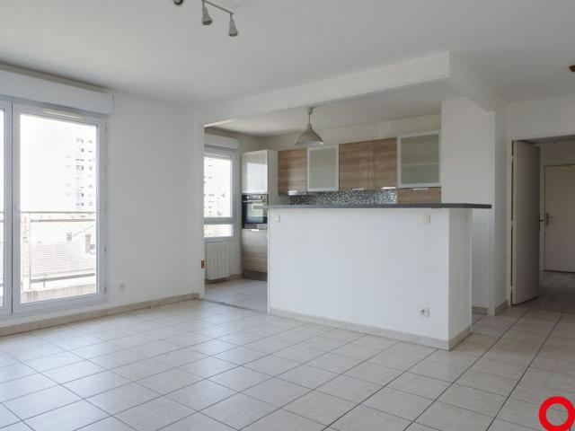 Location appartement, m² T 3 à Lyon 8, 990 €