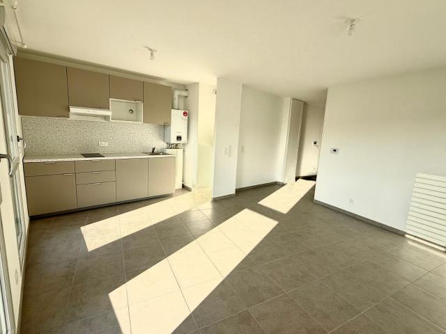 Location appartement, m² T 3 à La Verpillière, 836 €