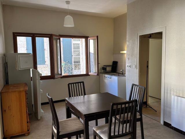 Location appartement, m² T 3 à Largentière, 495 €
