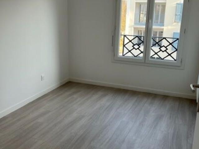 Location appartement, m² T 3 à Le Blanc Mesnil, 1 031 €
