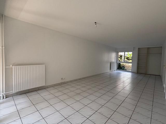 Location appartement, m² T 3 à Les Ulis, 1 070 €