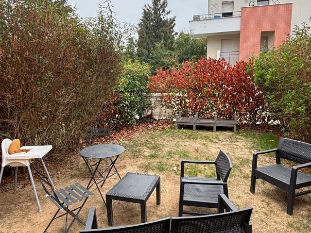 Location appartement, m² T 3 à Les Mureaux, 1 030 €