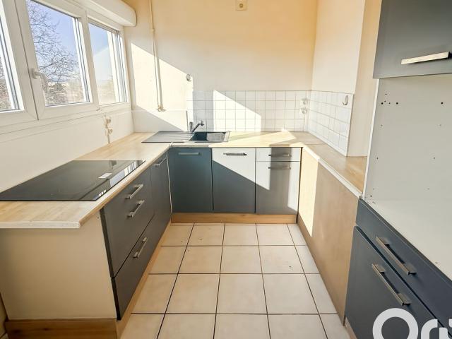 Location appartement, m² T 3 à Pierrelatte, 710 €