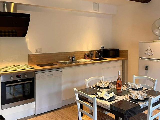 Location appartement, m² T 3 à Remoulins, 747 €