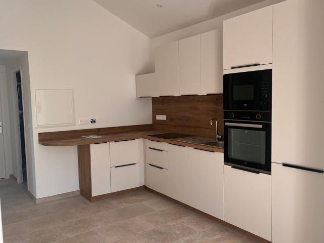 Location appartement, m² T 3 à Riez, 795 €