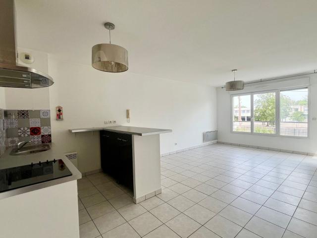 Location appartement, m² T 3 à Saint Médard en Jalles, 930 €