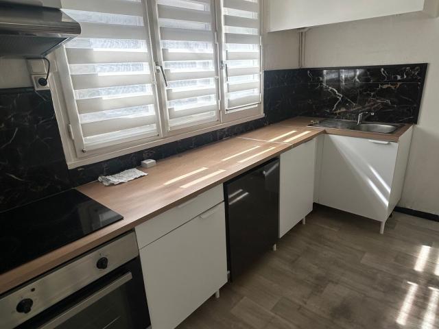 Location appartement, m² T 3 à Saint Genis Laval, 920 €