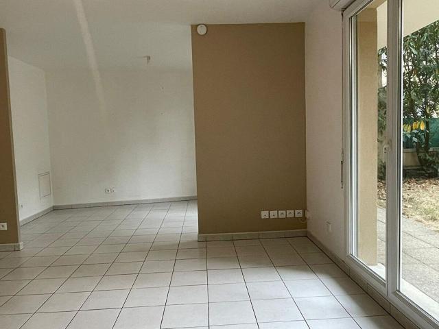 Location appartement, m² T 3 à Saint Germain lès Corbeil, 1 219 €