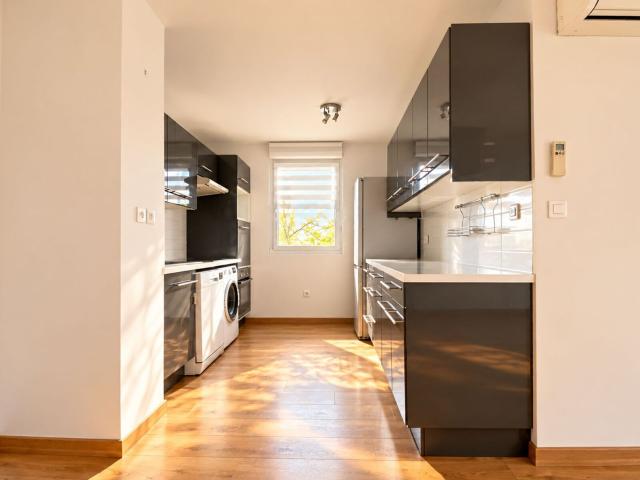 Location appartement, m² T 3 à Saint Jean, 880 €