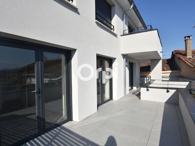 Location appartement, m² T 3 à Saint Laurent de Chamousset, 925 €