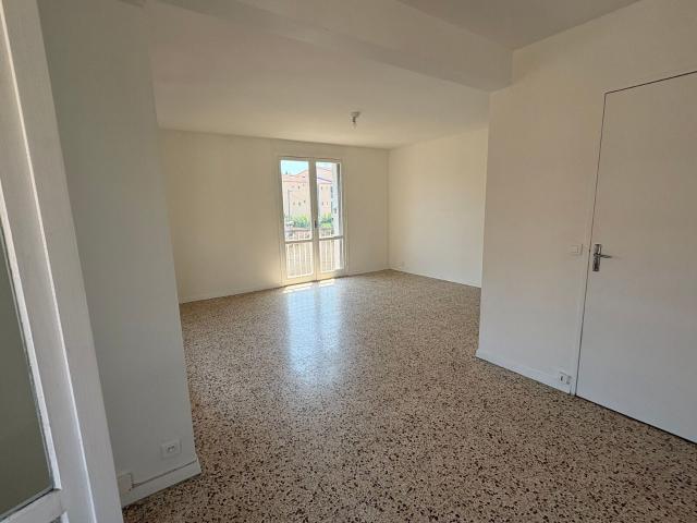 Location appartement, m² T 3 à Saint Laurent du Var, 1 140 €