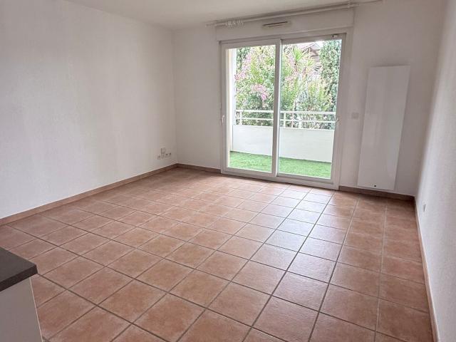 Location appartement, m² T 3 à Saint Pierre du Mont, 700 €