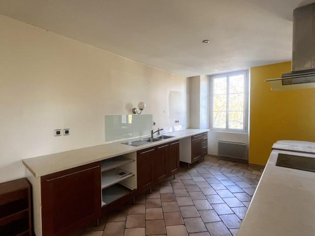 Location appartement, m² T 3 à Valensole, 820 €