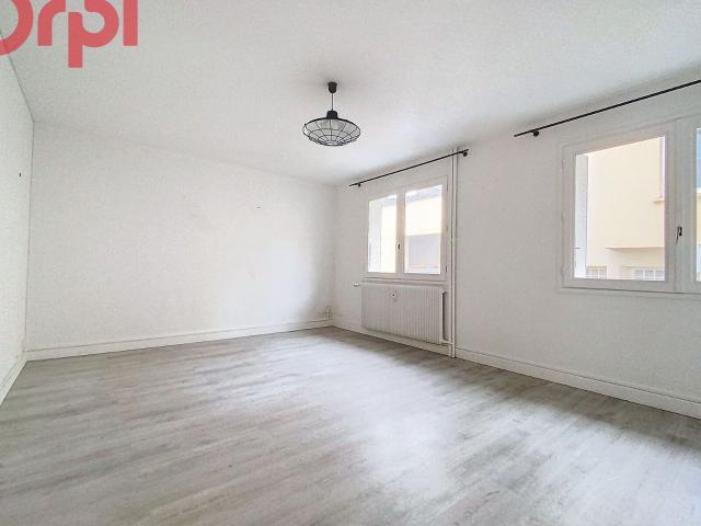 Location appartement, m² T 3 à Vichy, 670 €