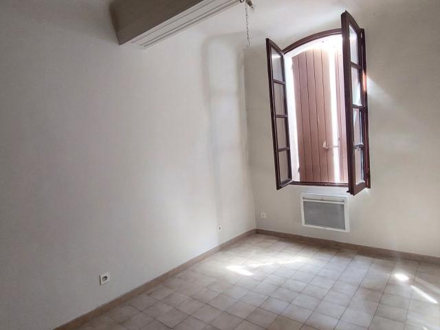 Location appartement, m² T 1 à Manosque, 380 €