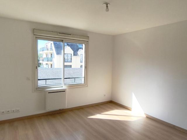 Location appartement, m² T 1 à Meaux, 650 €