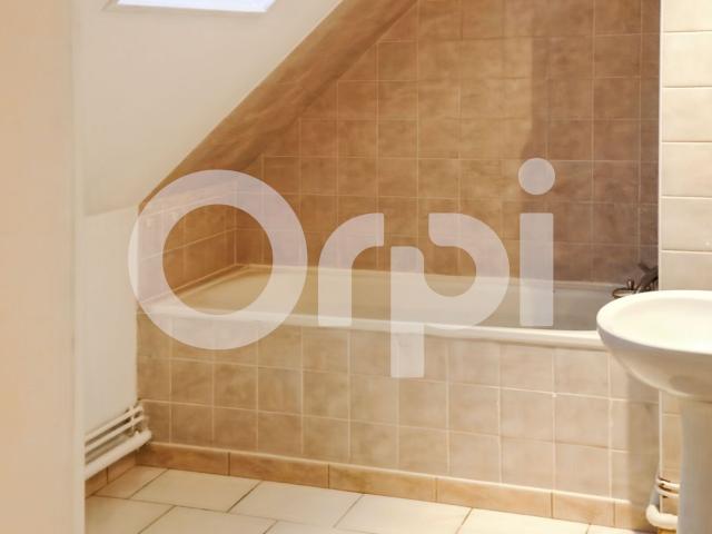 Location appartement, m² T 1 à Nanteuil le Haudouin, 625 €