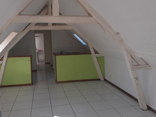 Location appartement, m² T 1 à Noyon, 495 €