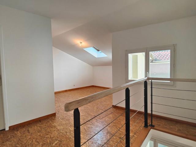 Location appartement, m² T 1 à Aire sur l'Adour, 450 €