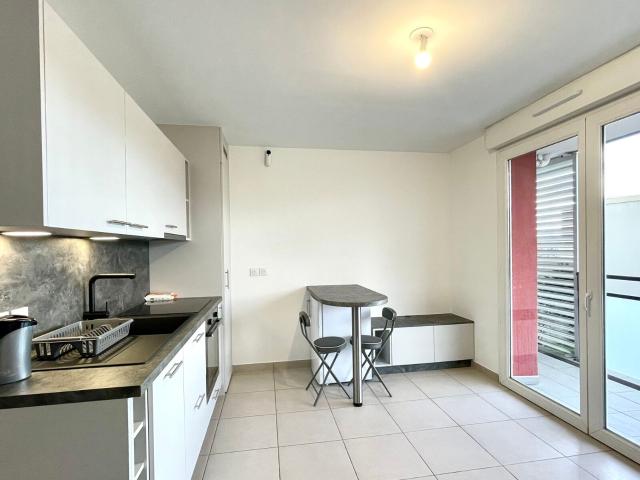 Location appartement, m² T 1 à Annemasse, 880 €