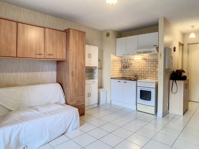 Location appartement, m² T 1 à Antibes, 675 €