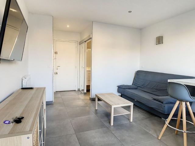 Location appartement, m² T 1 à Antibes, 780 €