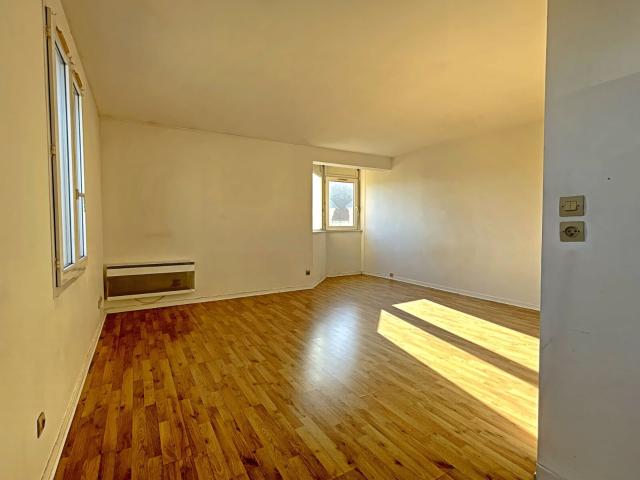 Location appartement, m² T 1 à Arpajon, 650 €