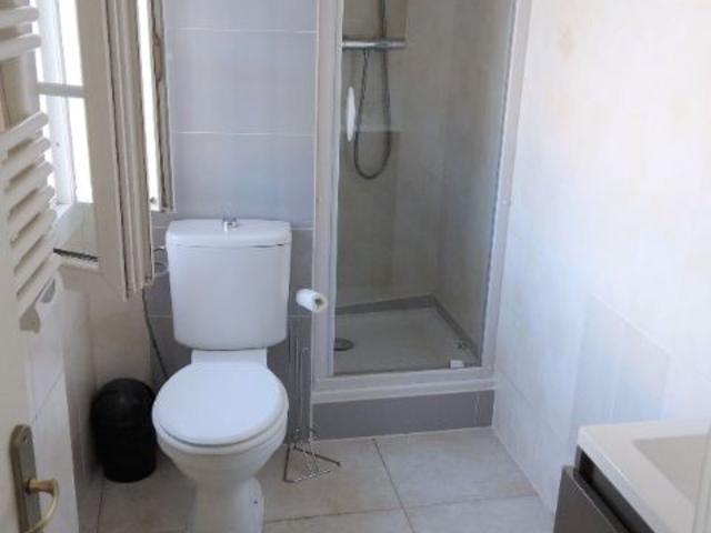 Location appartement, m² T 1 à Biot, 590 €